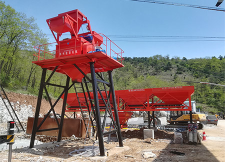 Installation and commissioning of JS750 compulsory concrete mixer in   Sanmenxia.